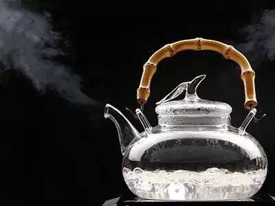 教你温开水的妙用,养生又防病