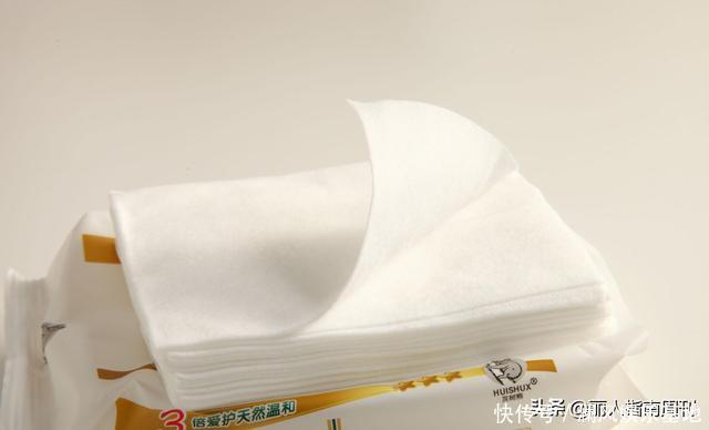 女人的包包里除了钥匙,这6个常用品不可少!不占地方还大有用途