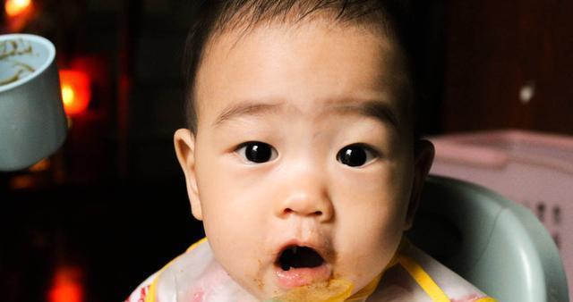 长牙期|宝宝长牙期喂养:长牙的表现、吃什么辅食、注意事项,妈妈早知道