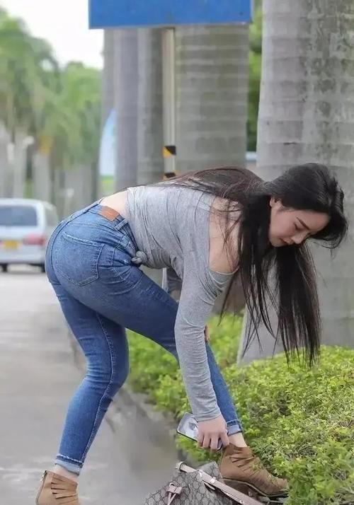 高腰牛仔裤收腹提臀,显瘦显高,随心凹造型凸显迷人气质