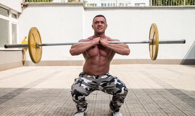 肌肉|坚持深蹲有哪些好处?减肥多做深蹲,让你瘦得更快更有型