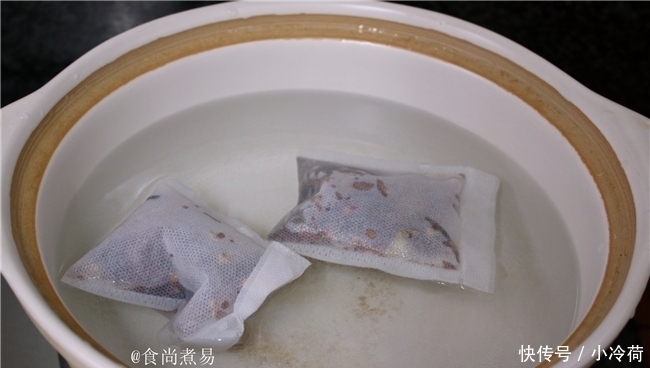 做卤味,卤水配料很重要,配方收起来,越卤越香,拿黄金都不换