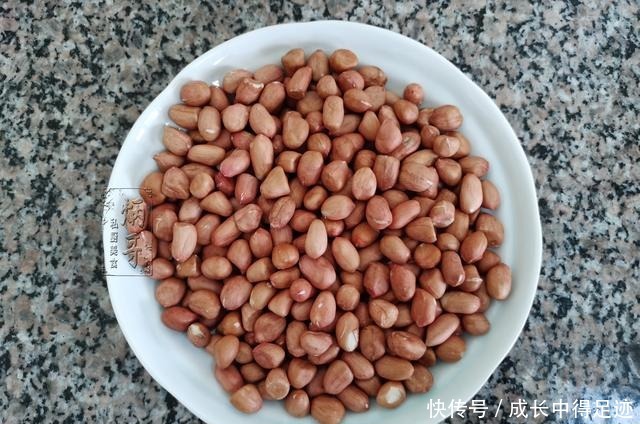 炒花生米,千万不能直接炒,教你饭店的诀窍,又香又脆不返潮!