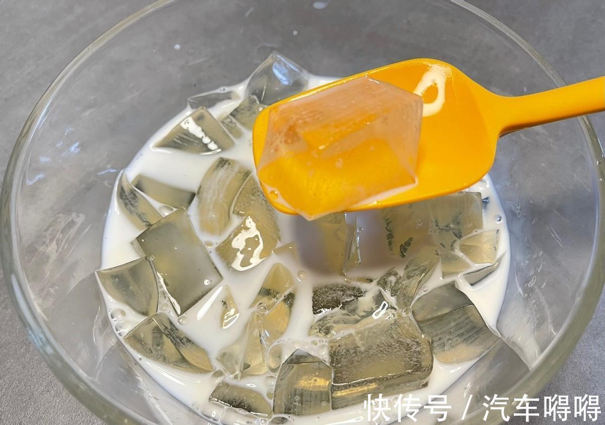 秋天去火哪家强?雪梨菊花加冰糖!我来教你在家做,干净又健康