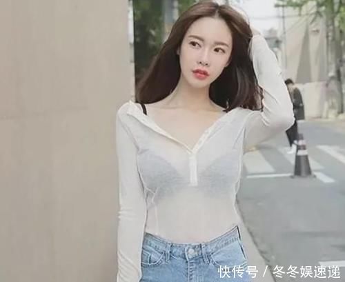 牛仔裤|美目盼兮的小姐姐,一件粉色背心配白色短裤,时尚性感迷人