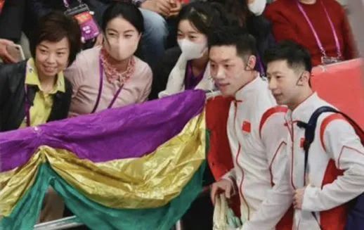 中国青年|马龙许昕“花式乒乓”冲上热搜！还有一场“神仙互动”
