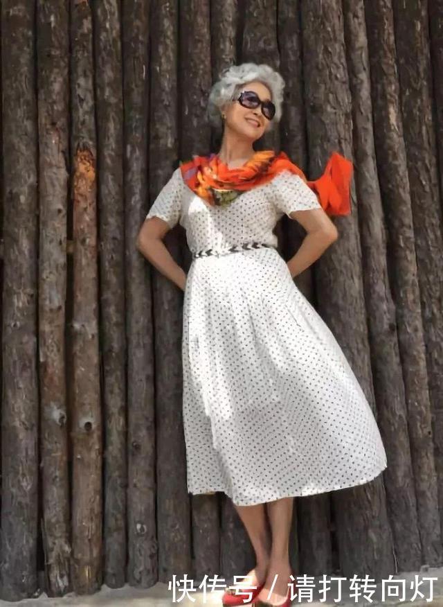 女人老了就得认命71岁“中国奶奶”闪耀时尚圈,气场不输超模