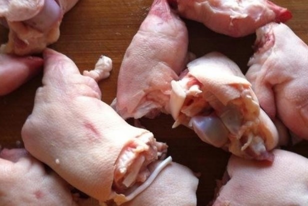 猪肉贩子说漏嘴, 买猪蹄时记住3句“顺口溜”, 一挑一个准不吃亏