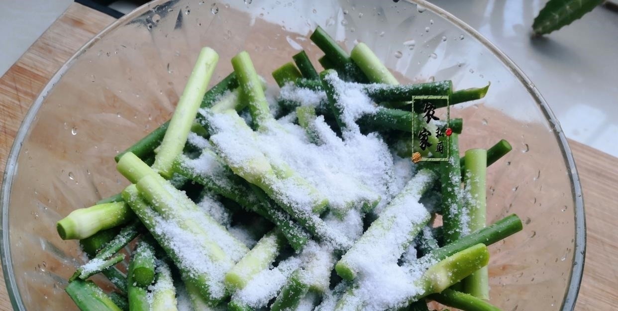 腌蒜苔|黃磊做韓式腌蒜苔,何炅驚叫:好吃!曬黃磊同款做法火了朋友圈!
