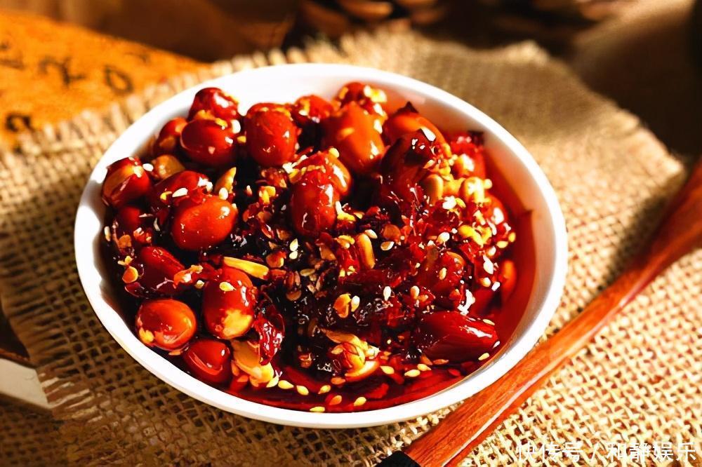 黄豆不要再打豆浆了,这样做开胃又下饭,只需几步就搞定,特解馋