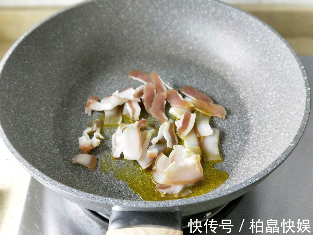 腌笃鲜|笋干简单又好吃的做法，和咸肉青椒一起炒，鲜美下饭，太好吃了