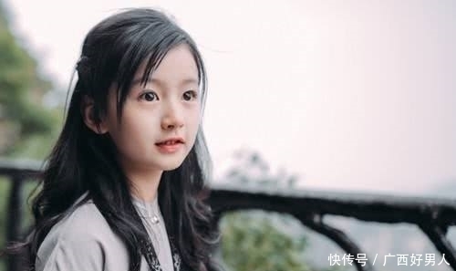 裴佳欣大家仅仅看到了她光鲜亮丽的那一面,殊不知