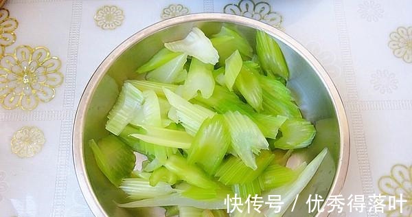 润肠|炒菜时香味扑鼻,隔三差五炒一次,润肠刮油,千万别错过!