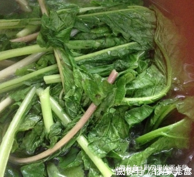 爆炒萝卜缨|这菜当“垃圾”，却是清肠高手，排出毒素，血管干净，体重悄悄降
