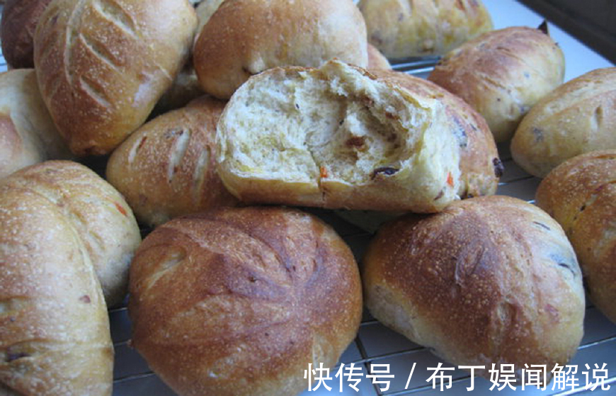面包|早餐，别再做面饼了，试试这面包，咬一口满嘴喷香，家人都爱吃！