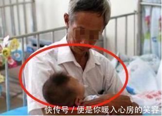 偷看|爷爷晚上哄娃睡觉不哭不闹,妈妈偷看后气炸了离我女儿远一点