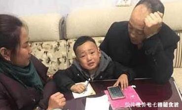 孩子作业拖到半夜没写完,父母用“三只青蛙”法则,再不愁娃作业