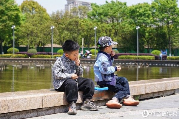 背上这款护脊撞色GMT书包，你就是广场上最潮的仔！