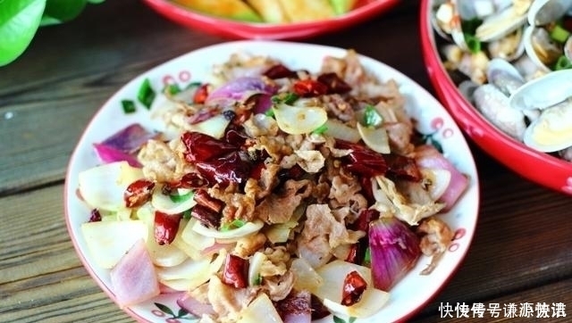 营养|一家三口的晚餐,4道家常菜荤素搭配,开胃又下饭,好吃又营养