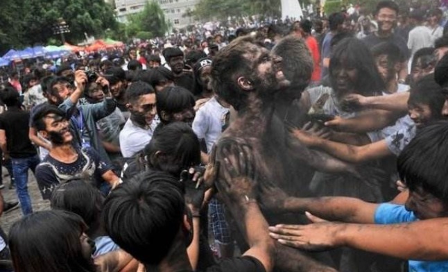 钱财|古中国万物皆可偷的狂欢日,偷金银钱财,中意对象,官府概不追究