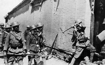 墓碑|日军进村屠杀村民，见到一块墓碑，上面写着3个字，立马下跪磕头