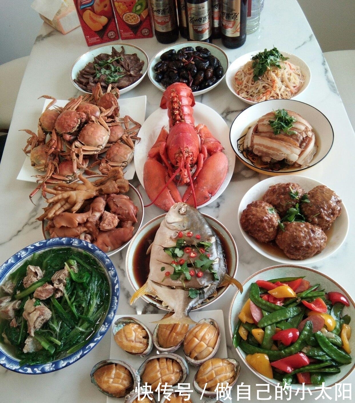 晒朋友圈大家的年夜饭,南方北方差距真大,网友:都想去最后一家