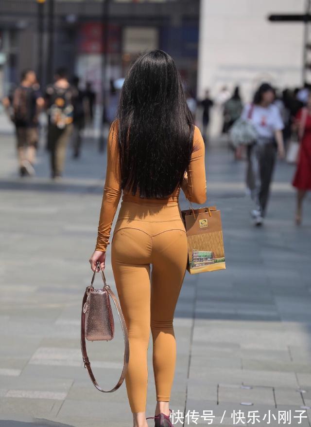 显瘦 打底裤尽显洋气穿搭,打造俏丽风格