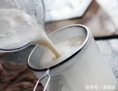 在家做豆浆，黄豆别只会用水泡！还需这一步，豆浆做好香浓不出渣