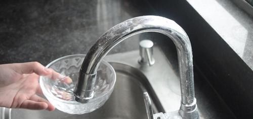 赶紧把卫生纸包水龙头上, 很多人还不知道, 学会快告诉家里人