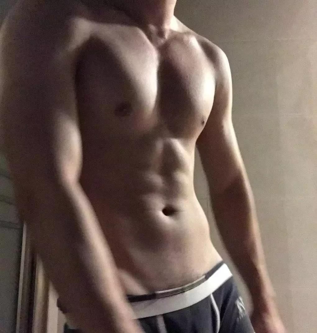 男生|“男生腹肌对女生的吸引力有多大?妈妈我又恋爱了啊啊啊!”