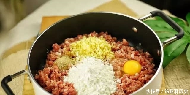 用了十年的炸丸子秘方!外酥里嫩太好吃,窍门竟然这么多!