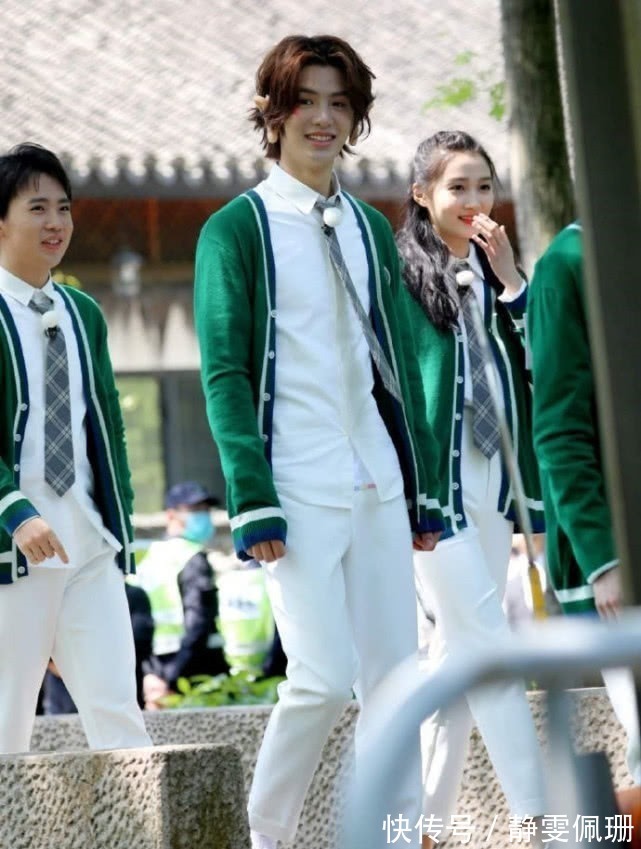 關曉彤參加《奔跑吧》,以另類方式撒糖,太甜了