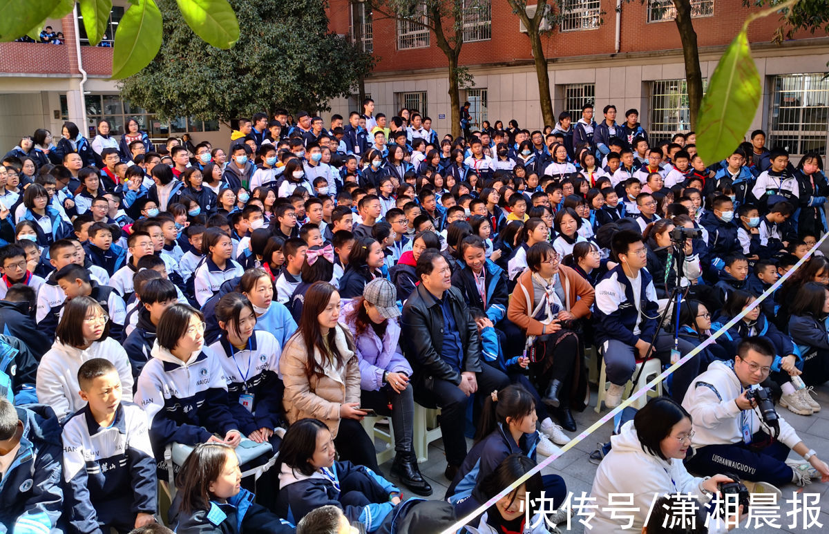 阳光下一起high!长沙麓外“快乐音乐周”尽显校园青春活力