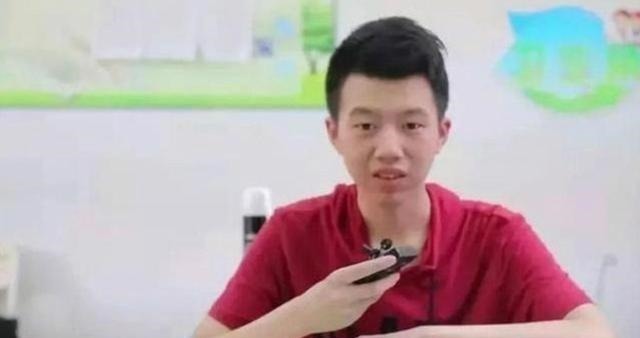 专家&16岁自闭男孩手写“印刷体”,获百万点赞,专家却评:毫无灵性