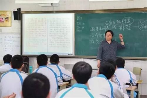 “新高考”模式下，选择这3个学科的学生很吃香，中等生也有机会