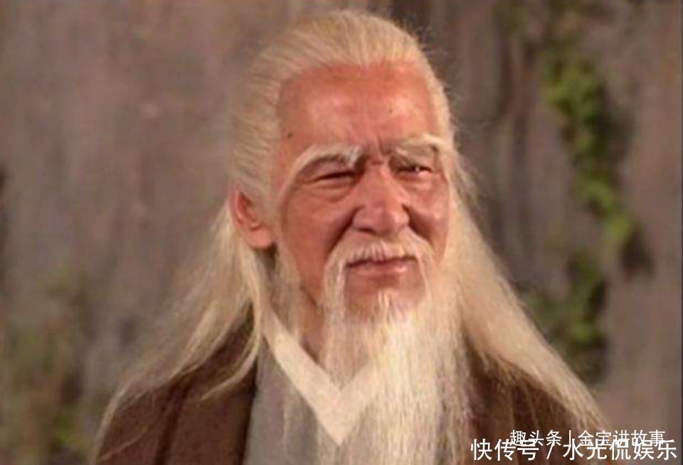 黑木崖#难怪风清扬不敢杀进黑木崖,你看任我行旁边站着谁风老心有余悸