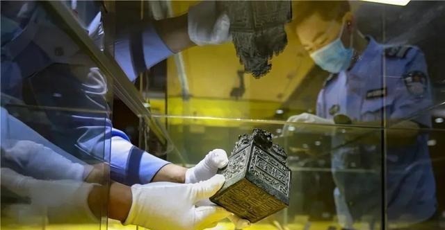 仰仗|老套路 新手法|你所仰仗的“鉴宝专家”可能只有小学文化……