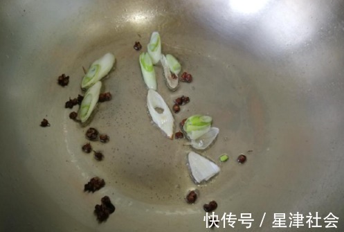 就馋这菜，这种吃法下饭不油腻，婆婆说没它吃饭不香