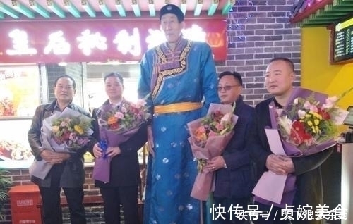 鲍喜顺|中国第一巨人鲍喜顺:不听忠告57岁生下一子,儿子现状如何?