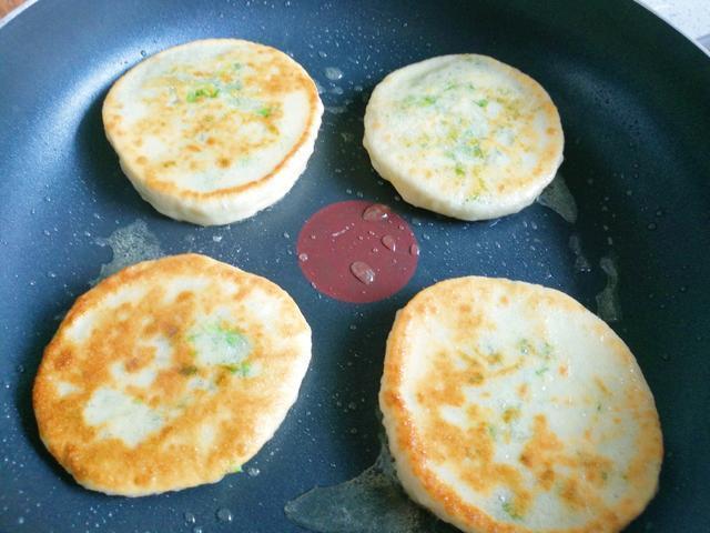 几乎没人用它做馅饼,比韭菜好吃,一次吃6个不够