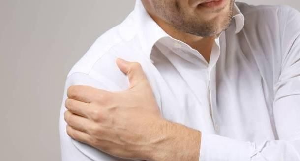 长期吸烟的人,身体出现“1黑2痛”,要警惕肺病来袭,请尽快戒烟