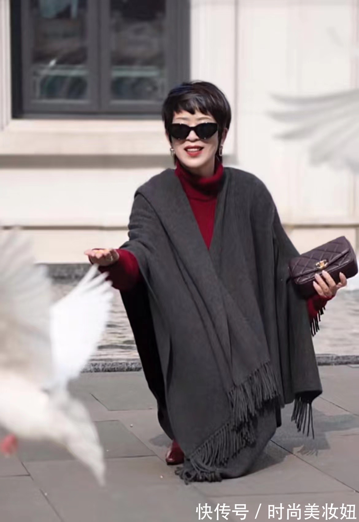 毛衣|60岁的女人越简单越高级,看这位奶奶的穿搭,显得气质又优雅