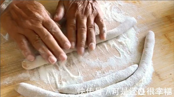 好吃|30多年第一次见面食这做法,比饺子好吃,比面条简单