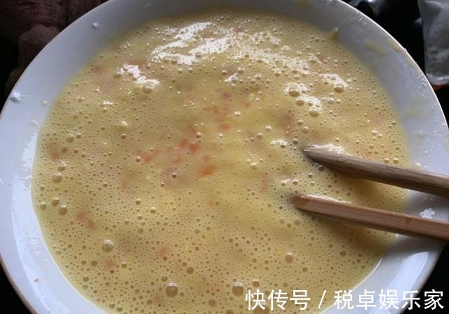 鸡蛋饼|早上花几分钟给孩子做个早餐，鲜香美味，外酥里嫩，超美味