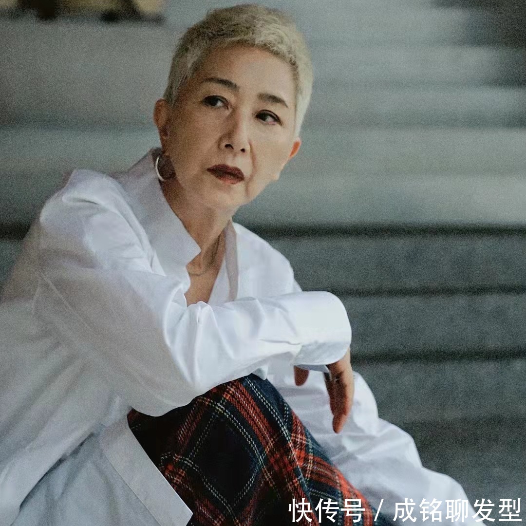 颜色|五六十岁的女人,尽量别染这三种颜色,不仅显老土气还很伤发质