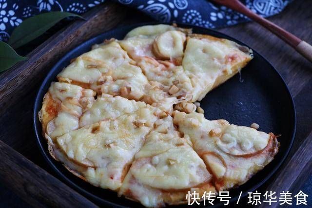 剩馒头新吃法，加4个鸡蛋搅一搅，出锅比披萨还好吃！做法还简单