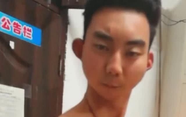 朵进|“肌肉男生受欢迎，前提得是你不丑，长得像土拨鼠就别健身了”