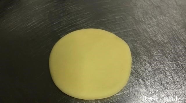 1碗面粉,2个鸡蛋,不加一滴水,松软香甜,比面包还营养好吃