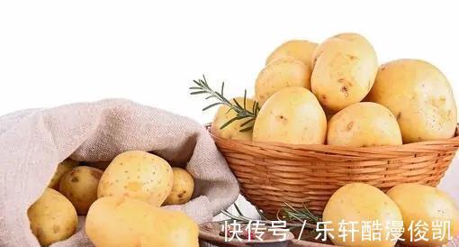 土豆丝|炒土豆丝前，别再用水冲洗了！怪不得不爽脆，还粘锅！