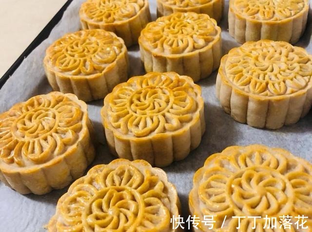 玉米油|夏季当季食材月饼,用冬瓜来做内馅,味道清淡,家人称赞!